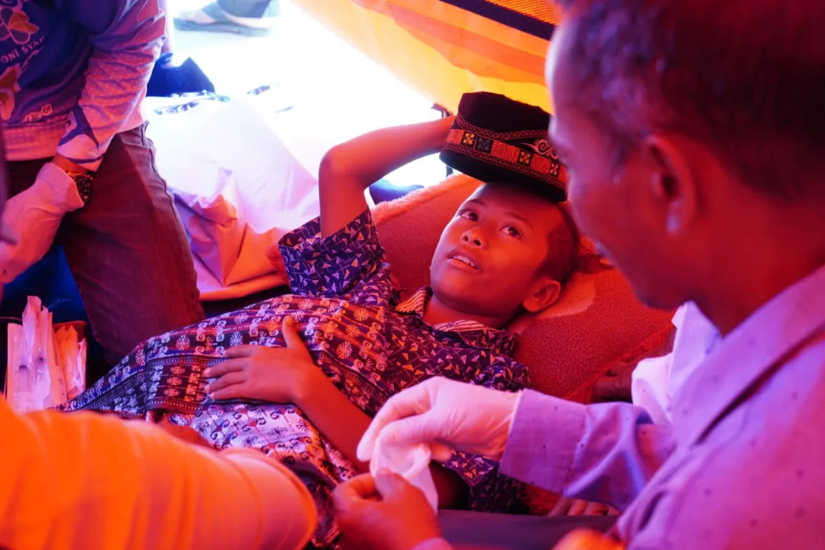 Anak Pengungsi Pantan Nangka Ikuti Khitanan Massal Gratis di Tenda BNPB Aceh Tengah