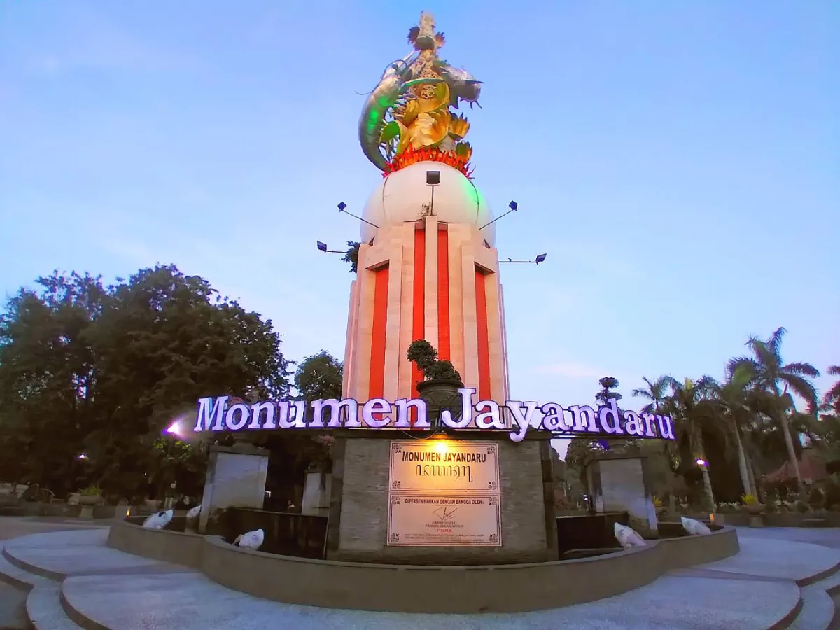 Monumen Jayandaru: Destinasi Rekreasi Populer di Sidoarjo