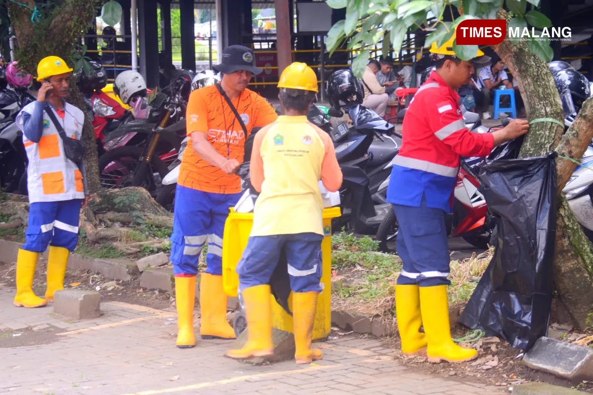 Persiapan Kebersihan Menjelang Puncak Acara Satu Abad Nahdlatul Ulama