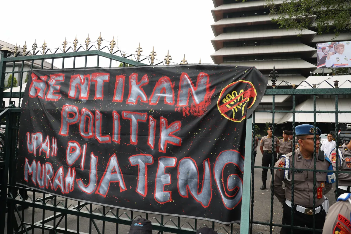 Buruh SPN Jateng Unjuk Rasa di Kantor Gubernur, Tuntut Upah Layak dan Standar Hidup