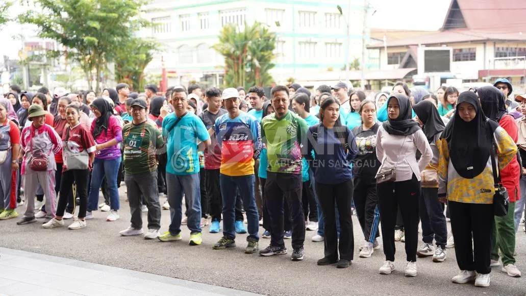 Pemkab Sanggau Peringati HKN ke-61 dengan Jalan Santai, Cek Kesehatan Gratis, dan Donor Darah