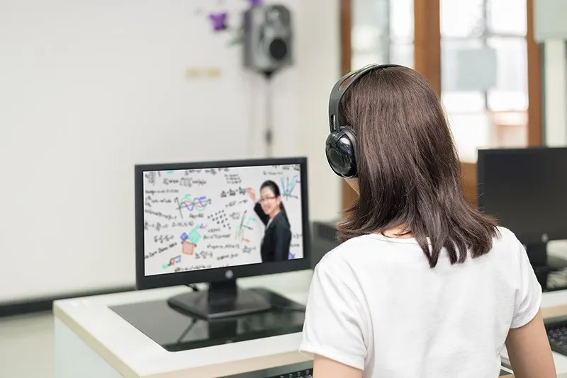 Survei: Internet Jadi Media Utama Bagi Masyarakat Indonesia