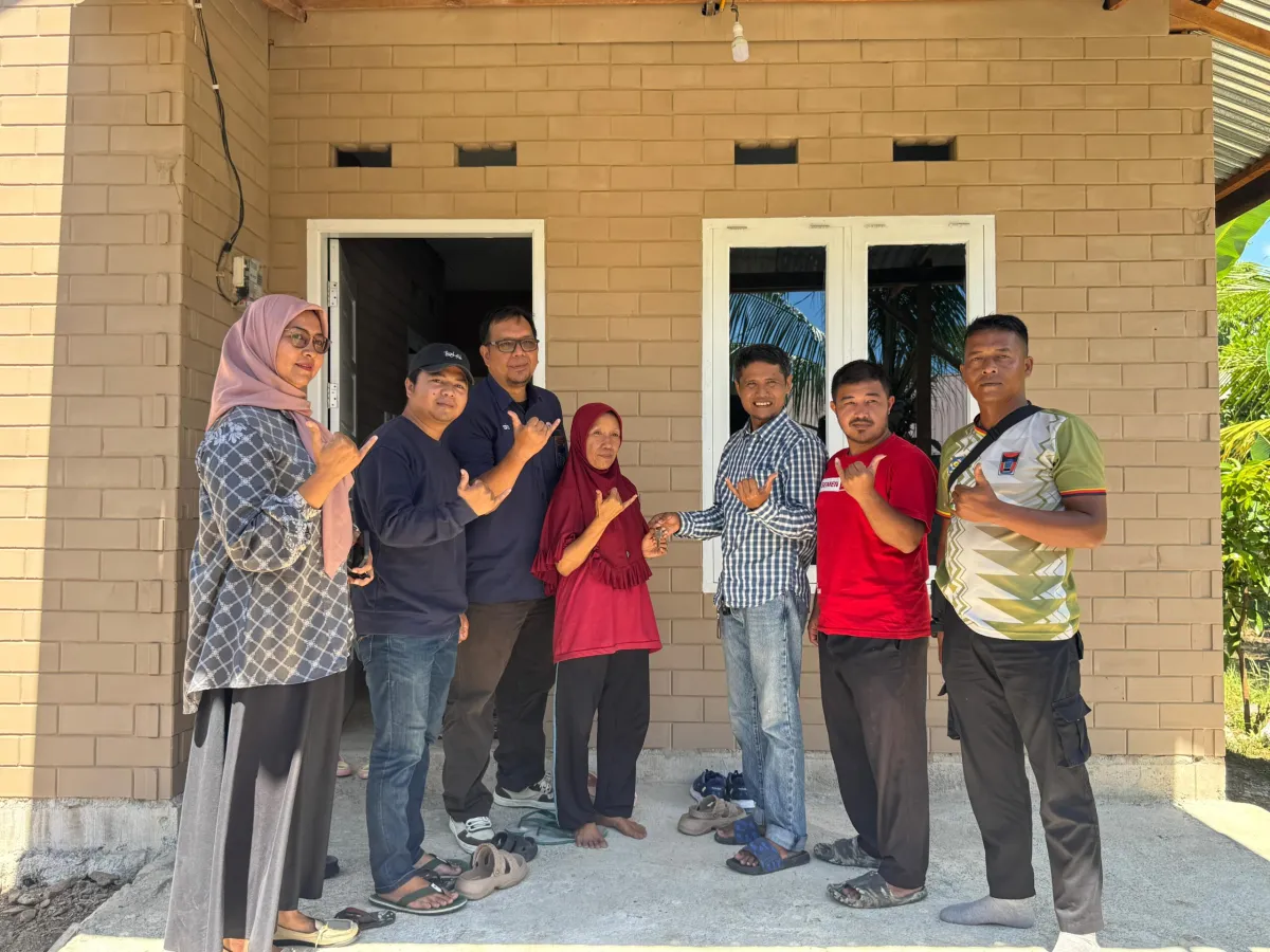 Warga Koto Lalang Terima Rumah Layak Huni Berkat Program PT Semen Padang