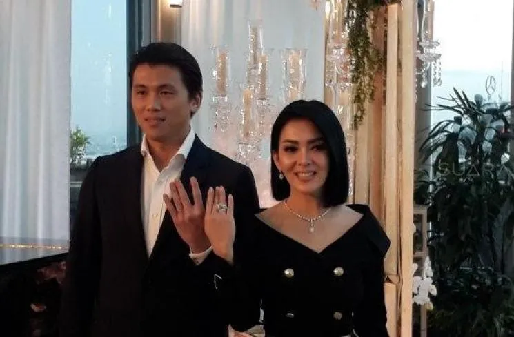 Syahrini dan Reino Barack Ungkap Kisah Awal Pertemuan hingga Mantap Menikah dalam Waktu Lima Bulan
