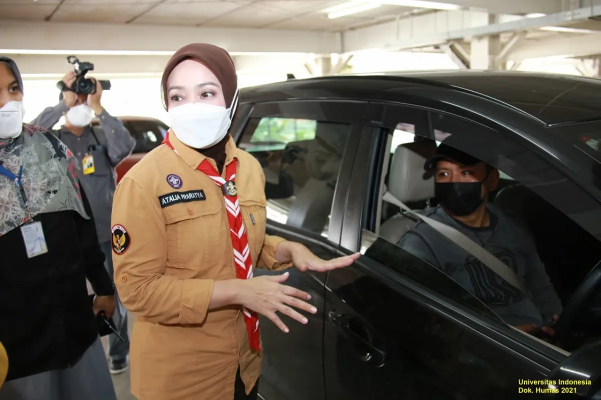 Wakil Wali Kota Depok dan Atalia Praratya Tinjau Sentra Vaksinasi Drive Thru di RSUI