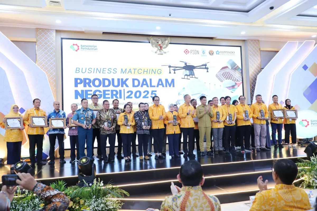 Kementerian PANRB Raih Penghargaan P2DN Kategori Kementerian/Lembaga dari Kemenperin