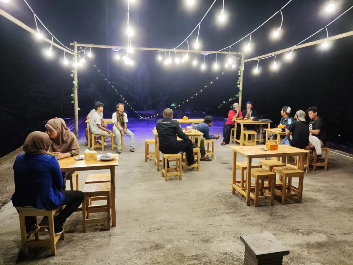 Cafe Halaman Pojok: Ruang Santai Berkonsep Rooftop di Balaraja