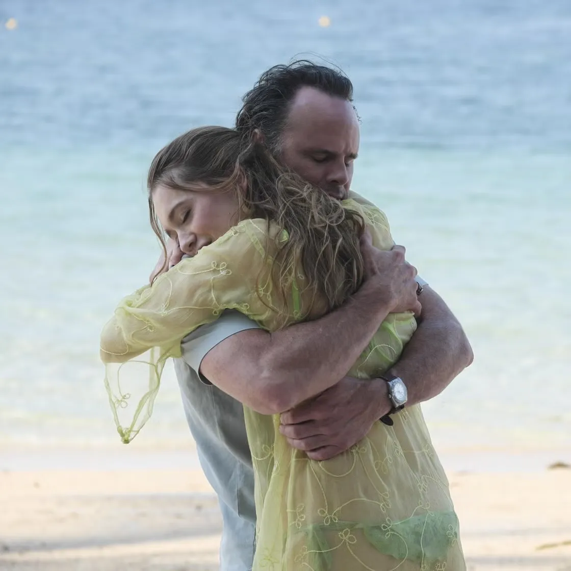 Walton Goggins dan Aimee Lou Wood Klarifikasi Alasan Unfollow di Instagram