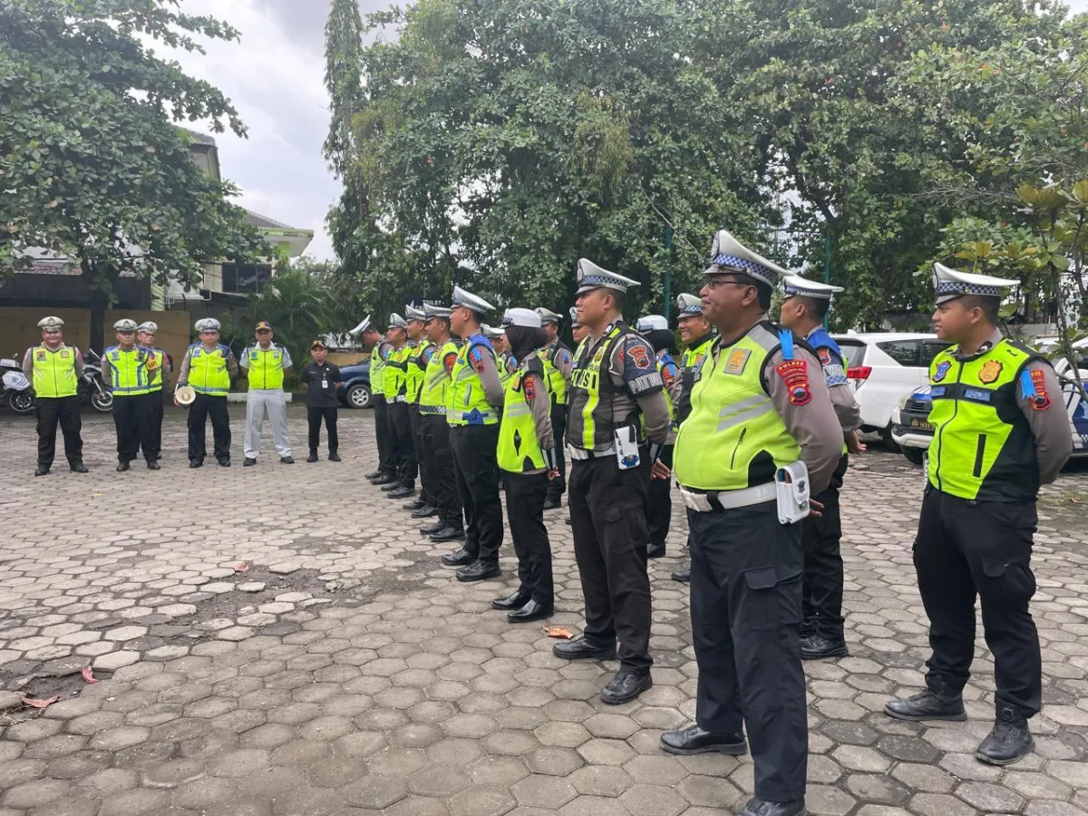 Edukasi Keselamatan Berkendara dalam Operasi Candi 2026 di Pekalongan