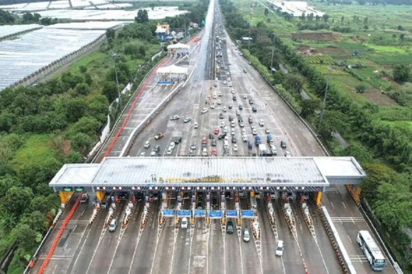 Puncak Arus Mudik Terjadi di Gerbang Tol Cikampek Utama dengan 8.500 Kendaraan Per Jam