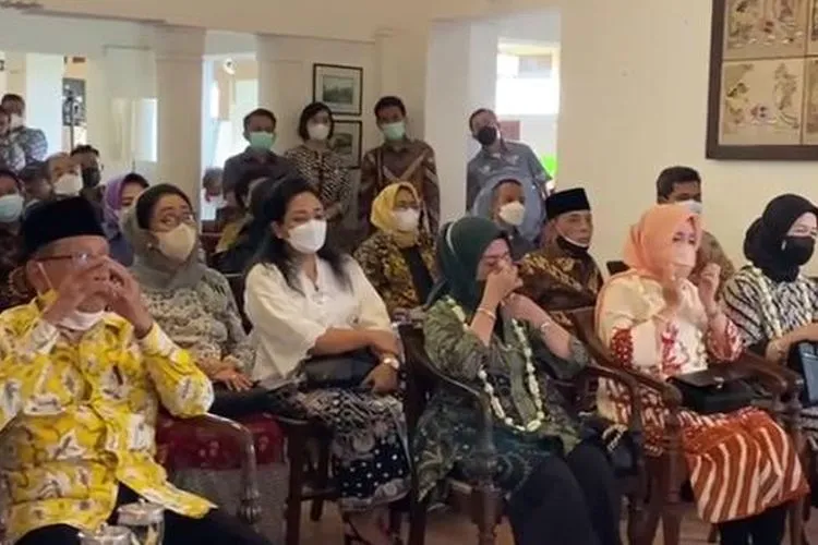 Peluncuran Buku 'Energi Sudjiatmi' Menghadirkan Momen Haru bagi Keluarga Presiden Jokowi