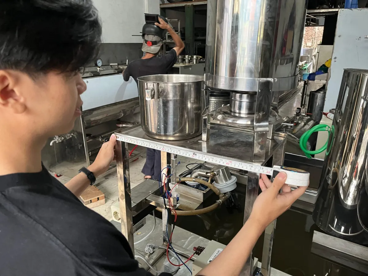 Mahasiswa UB Kembangkan Teknologi PEF untuk Perpanjang Masa Simpan Kopi Susu Siap Minum hingga 14 Hari