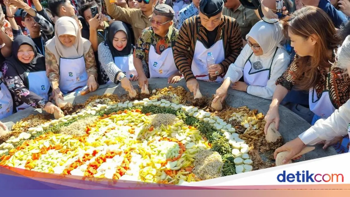 Festival Rujak Uleg dan Surabaya Vaganza Lolos Karisma Event Nusantara 2026