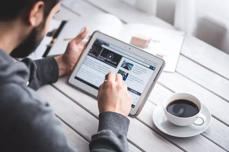 Paywall di Media Digital: Antara Peluang Pendapatan dan Tantangan Budaya Baca Gratis