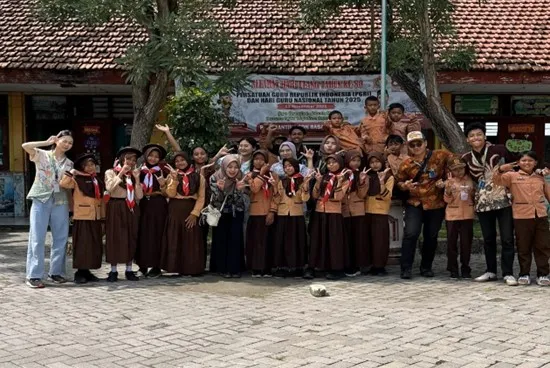 Mahasiswa BBK 7 UNAIR Edukasi Sikat Gigi Sehat untuk Siswa SDN 1 Babatkumpul