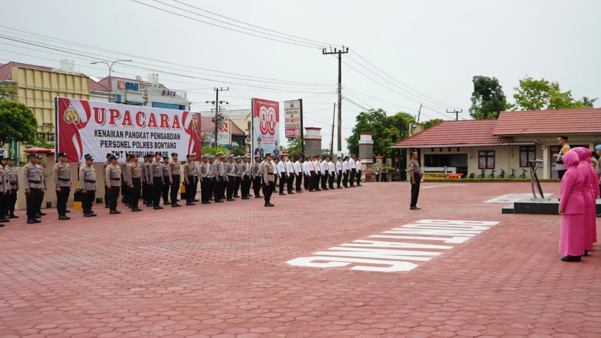 Polres Bontang Adakan Upacara Kenaikan Pangkat untuk Penghargaan Dedikasi Anggota