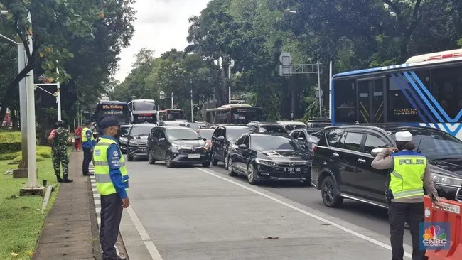 Arus Lalu Lintas Dialihkan Akibat Aksi Demo Buruh di Monas