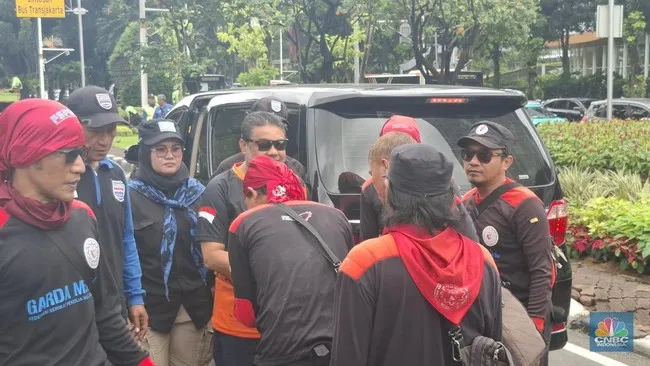 Said Iqbal Hadir di Demo Jakarta Menggunakan Alphard 2014