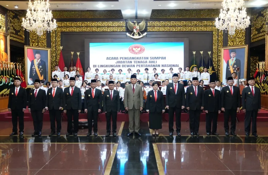 Menhan Resmi Lantik 12 Tenaga Ahli DPN untuk Perkuat Pertahanan Nasional