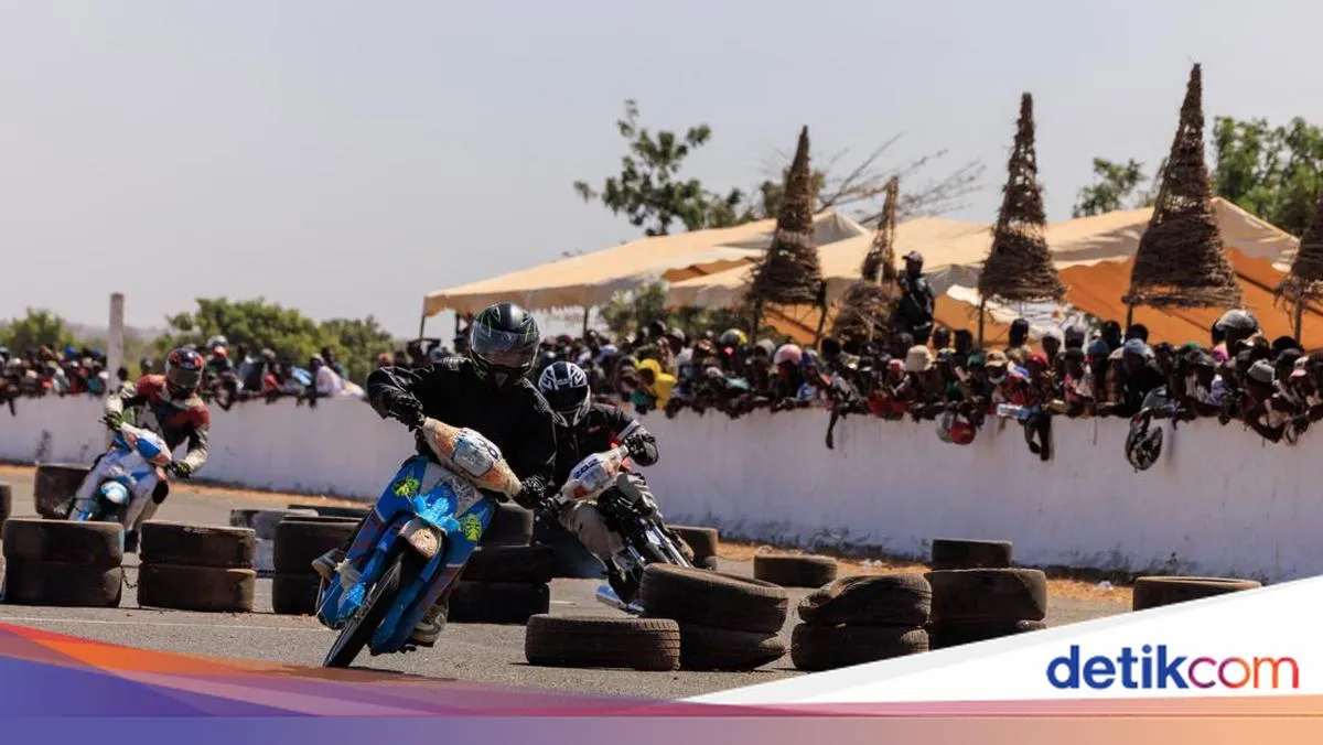 Komunitas Ojek 'Jakarta' Tampil di Balapan Dakar Baobabs