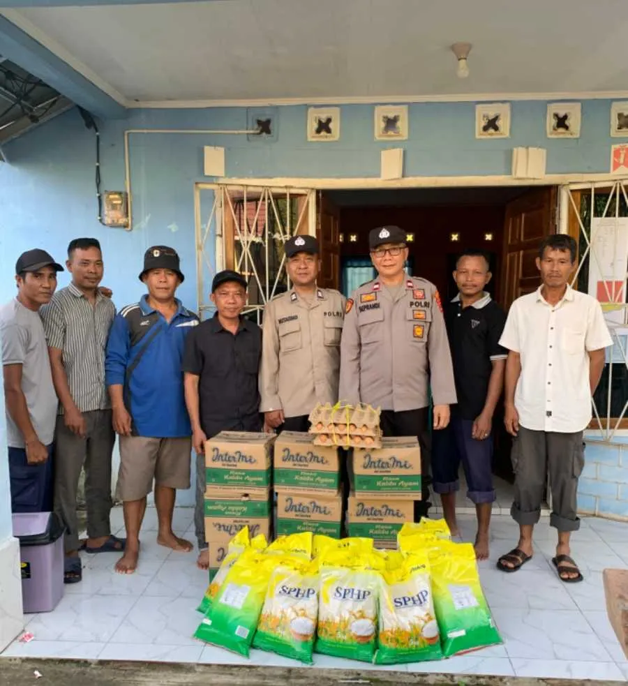 Polres Ogan Ilir Berikan Bantuan Sosial kepada Korban Banjir di Tanjung Miring