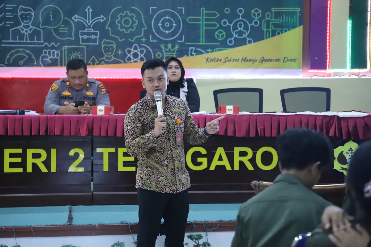 Pelajar SMAN 2 Tenggarong Dapatkan Bekal Literasi Digital untuk Lawan Hoaks