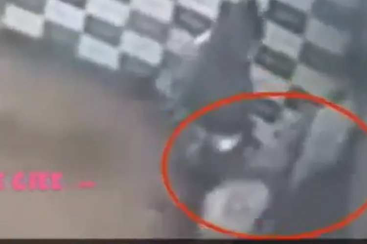 Video Diduga Tampilkan Munarman Bersama Lily Sofia Ramai di Media Sosial, Gus Nadir Minta Fokus pada Proses Hukum