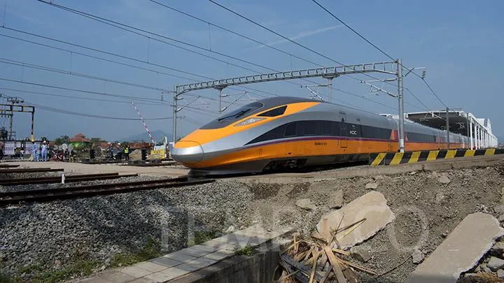 Kritik Proyek Kereta Cepat Jakarta-Bandung dan Akses Informasi Harga Pangan di Bank Indonesia