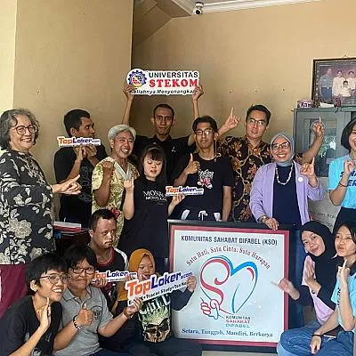 Universitas STEKOM dan Toploker.com Kunjungi Roemah Difabel untuk Dukung Pembelajaran Inklusif