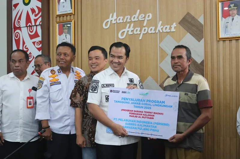 Bupati Pulang Pisau Terima Bantuan TJSL dari Pelindo untuk Pengembangan Sosial