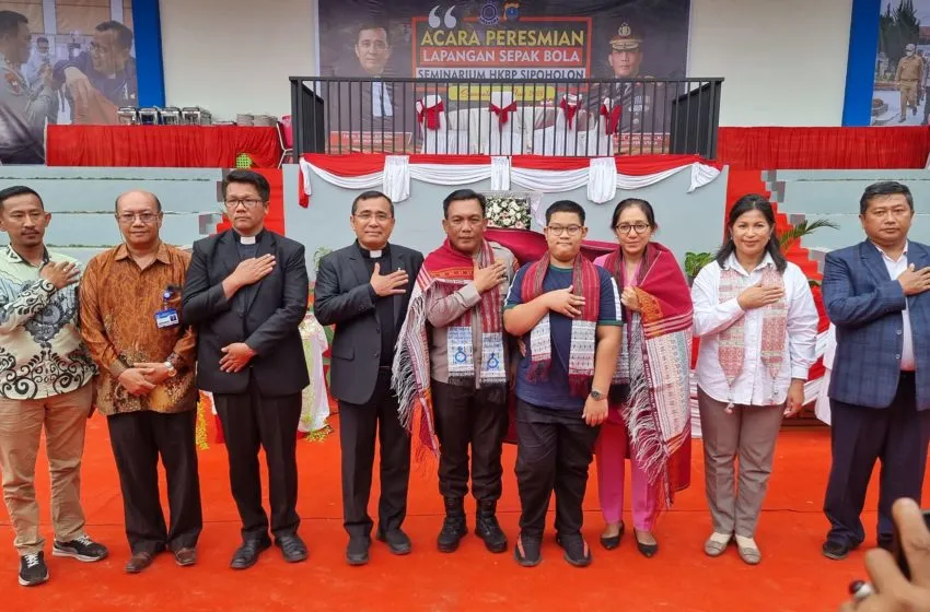 Peresmian Lapangan Bola Seminarium Sipoholon oleh Ephorus HKBP dan Kapolda Sumatera Utara