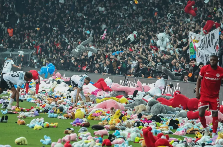 Pertandingan Besiktas vs Antalyaspor Dihentikan untuk Menghormati Korban Gempa