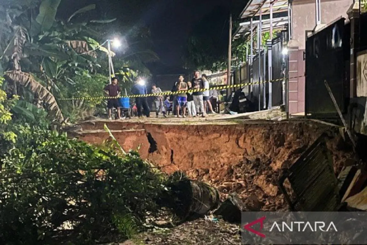 BPBD Samarinda Tangani Dua Rumah Terdampak Longsor di Bumi Prestasi Kencana