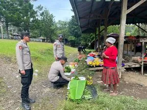 Polsek Kelila Laksanakan Patroli di Pasar untuk Jaga Keamanan