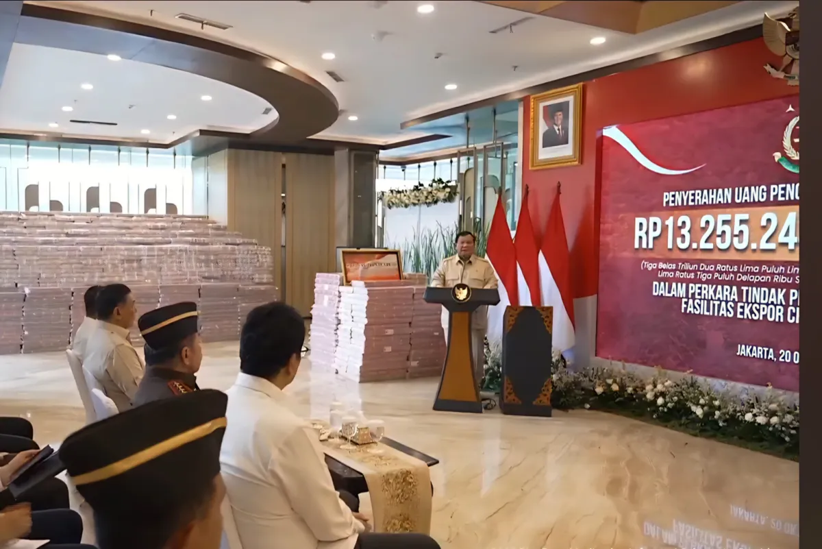 Presiden Prabowo Saksikan Penyerahan Uang Pengganti Kerugian Negara Rp13,25 Triliun di Kejagung