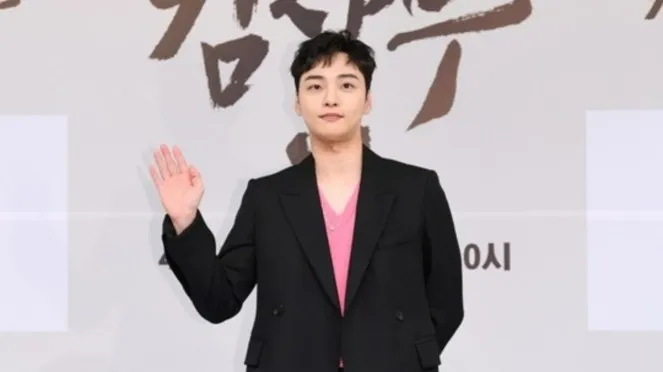 Han Suk Kyu Ungkap Jadwal Wajib Militer Kim Min Jae dalam Konferensi Pers Dr. Romantic 3