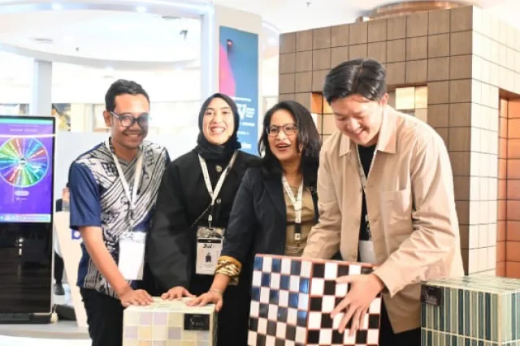 Aica Dorong Kolaborasi Fashion dan Interior di Jakarta Fashion Week 2026