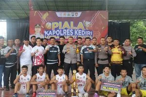 SMA 1 Pare dan SMP Wates Juara Turnamen Basket Kapolres Kediri Cup 2025