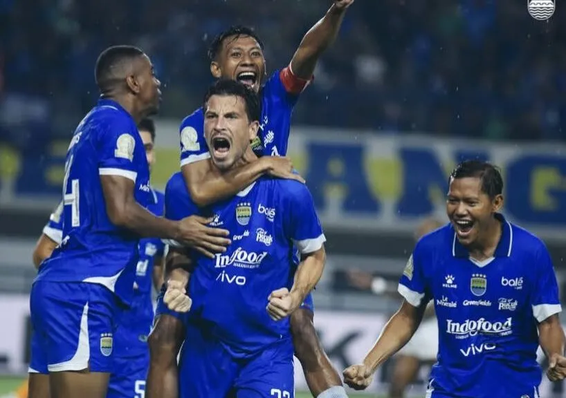 Persib Bandung Pertahankan Puncak Klasemen Setelah Kemenangan 2-0 atas Maluku United