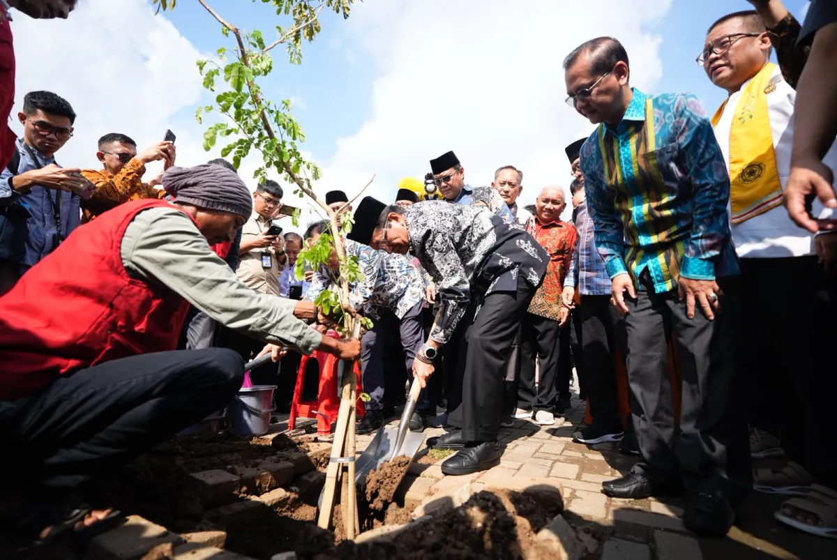 Menag Tegaskan Toleransi dengan Bantuan Rehabilitasi Vihara di Karawang