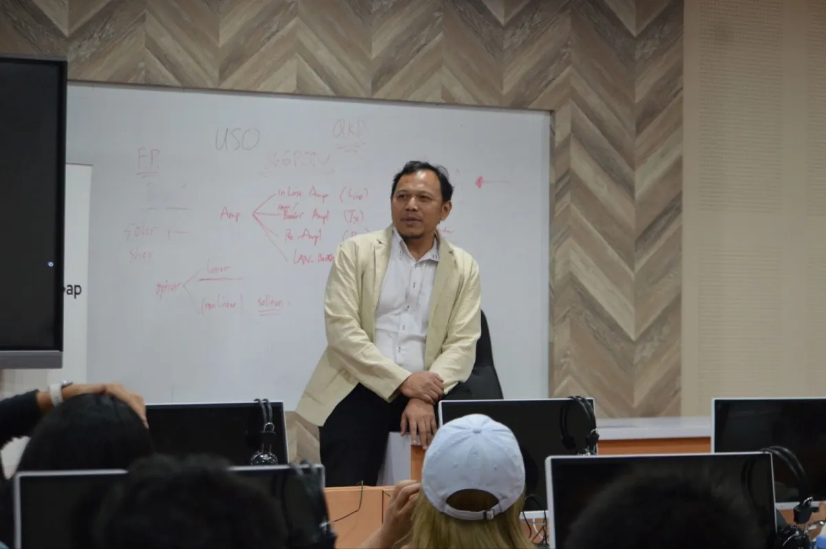 Alumni ITB Dorong Mahasiswa Telekomunikasi untuk Berkarir di Kancah Internasional