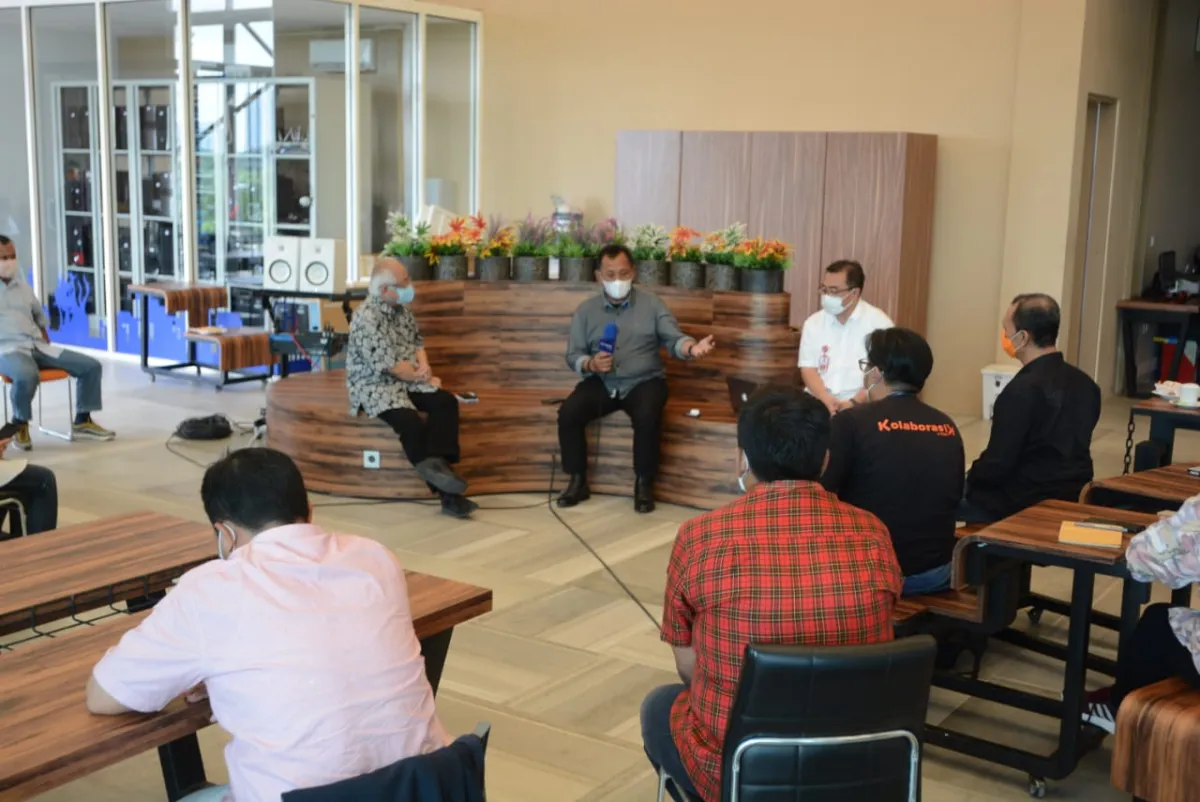 Diskusi Dinamis di Ruang Redaksi SS Media Bersama Sekdaprov dan Tim Satgas Covid-19 Jatim
