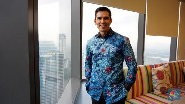 Adrian Maulana Tinggalkan Dunia Hiburan, Kini Pimpin Schroder