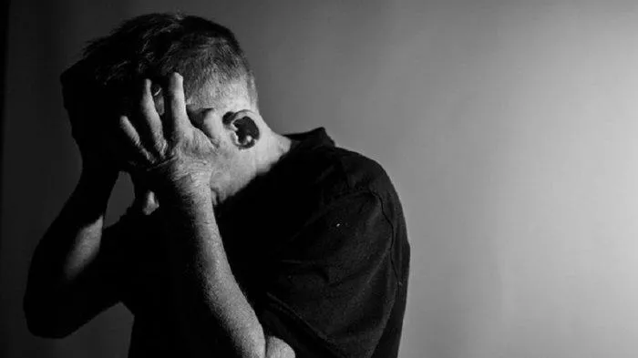 Dampak Pandemi COVID-19 terhadap Kesehatan Mental Dewasa Paruh Baya dan Lansia di Indonesia