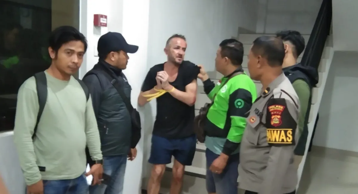 Warga Negara Inggris Terlibat Perampasan Mobil Truk dan Dihadapkan ke Polisi