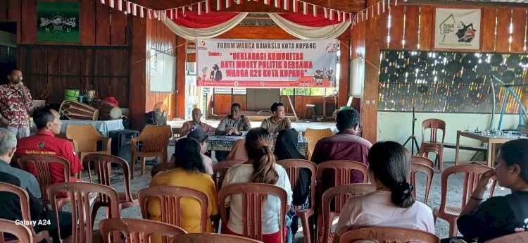 Kapolsek Ricky Dally Berperan Sebagai Narasumber dalam Forum Warga Bawaslu Kota Kupang