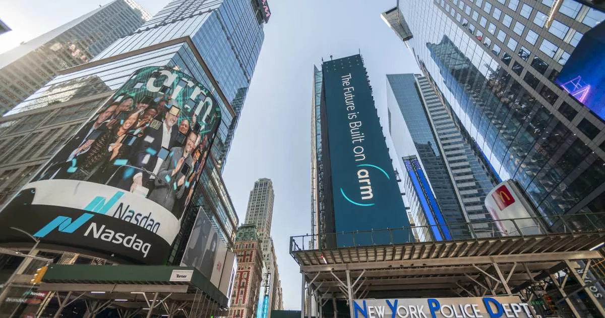 Wall Street Terpuruk, Indeks Dow Jones Anjlok Hampir 600 Poin