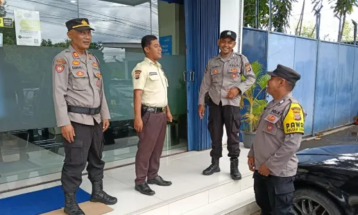 Polsek Sewon Patroli Siang di Bank Mandiri Parangtritis, Imbau Satpam Tingkatkan Kewaspadaan