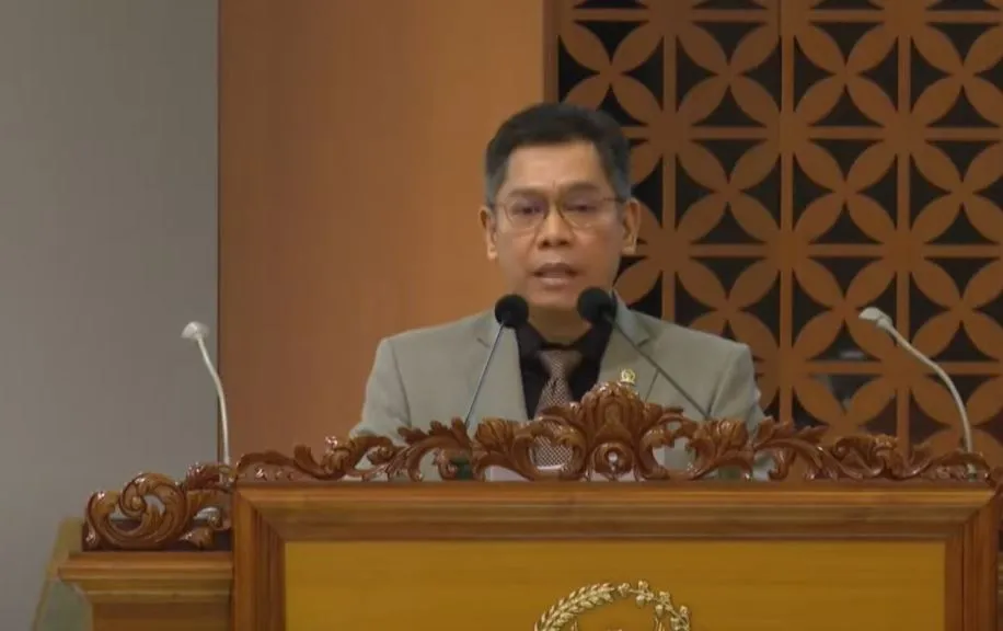 Adies Kadir Dilantik Sebagai Hakim Konstitusi di Istana Negara