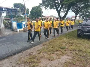 Kapolsek Belitang I Pimpin Jalan Sehat Awali Tahun Baru